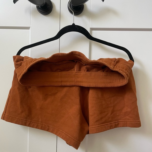 Lululemon at ease shorts - Picture 2 of 2